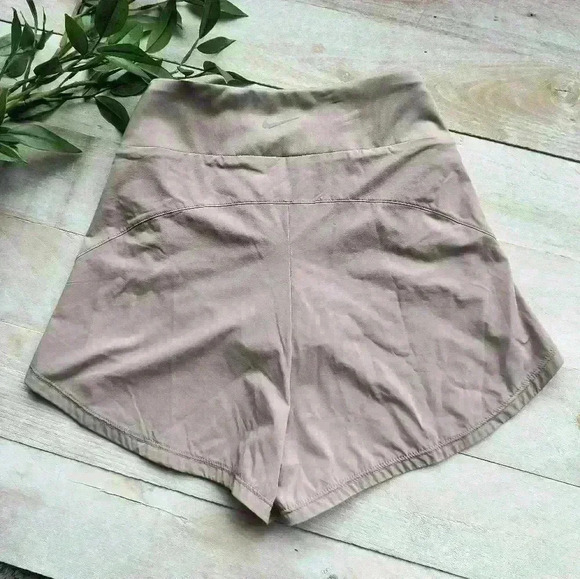 Nike Women's Shorts Dri Fit Training Gym Size XS Taupe NWT - Picture 4 of 5